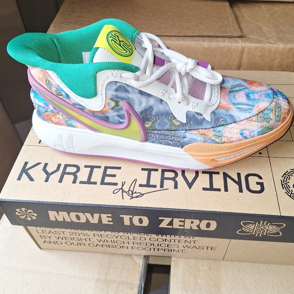 Nike Kyrie 8 GO (GS) Light Bone with yellow strike.  NWB in a youth size 5.5, 6 - Picture 3 of 10